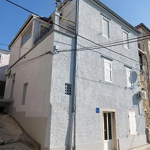 Apartman Apartmant Bionda Novi Vinodolski, Cozy And Nice For 4 People In The City Center, Novi Vinodolski